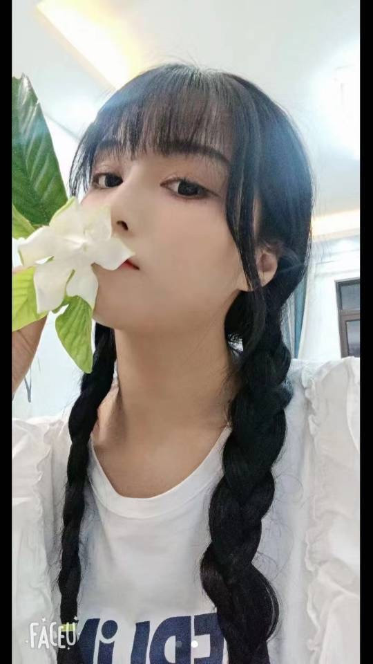 新区港龙城小姐姐